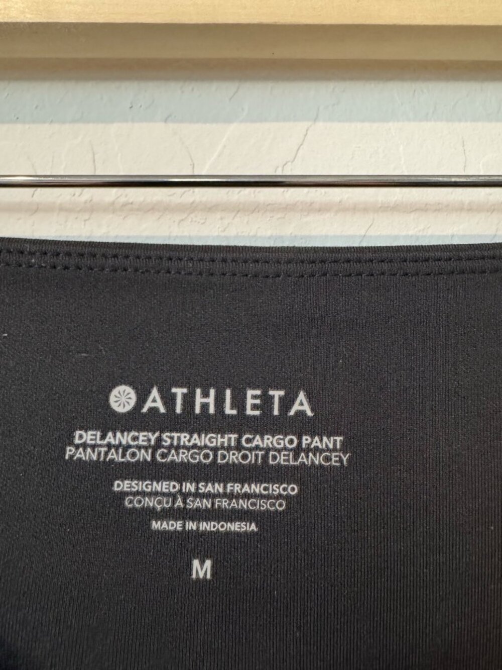 Athleta Delancey Pants Size Medium Black Straight Leg High Rise Cargo Sporty - Picture 8 of 10